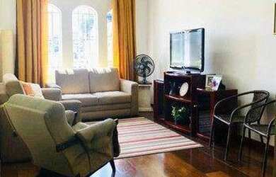 Imagem: A casa possui 3 Dormitórios, 5 Banheiros, 4 Vagas na garagem