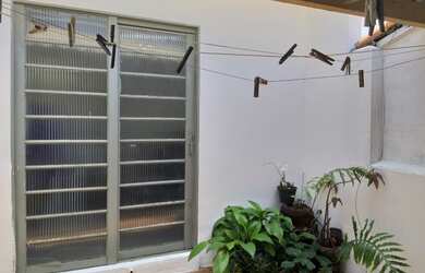 Imagem: A casa em condomínio possui 2 Dormitórios, 2 Banheiros, 1