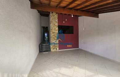 Imagem: A casa possui 2 Dormitórios, 1 Banheiro, 2 Vagas na garagem