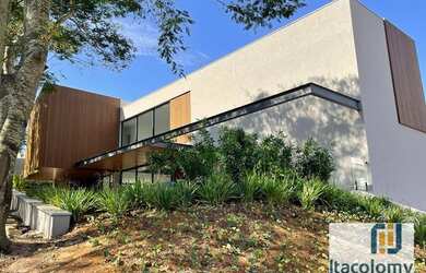 Imagem: A casa em condomínio possui 4 Dormitórios, 5 Banheiros, 3