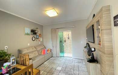 Imagem: A casa possui 2 Dormitórios, 3 Banheiros, 1 Vaga na garagem