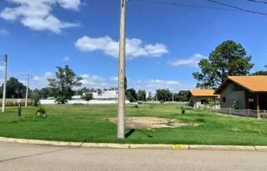 Imagem: O terreno possui 1369m² de Área e está localizado em Parque