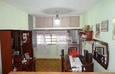 Imagem: A casa possui 3 Dormitórios, 4 Banheiros, 4 Vagas na garagem