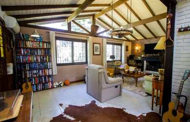 Imagem 10: Charmoso sítio. Piscina, Churrasqueira, VarandaeÁrea de serviço