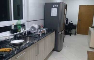 Imagem: O apartamento possui 2 Dormitórios, 1 Banheiro, 2 Vagas na