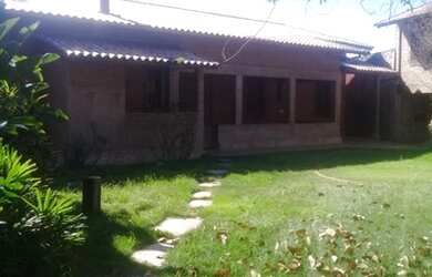 Imagem: A casa possui 5 Banheiros, 5 Vagas na garagem, 1.500m² de Área