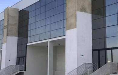 Imagem: O depósito possui 7500m² de Área e está localizado em Jardim