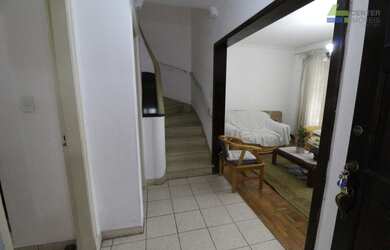 Imagem 5: Sobradão ao lado do metrô