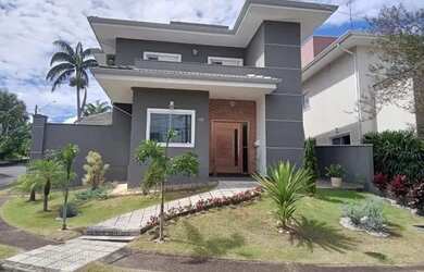 Imagem: A casa em condomínio possui 4 Dormitórios, 5 Banheiros, 2