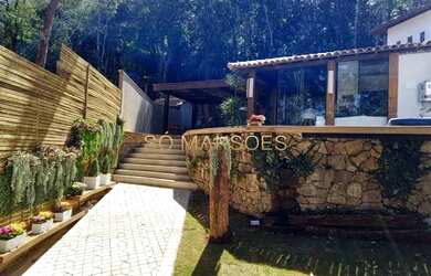 Imagem: A casa possui 3 Dormitórios, 4 Banheiros, 200m² de Área e