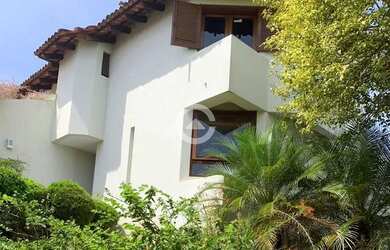 Imagem: A casa possui 3 Dormitórios, 5 Banheiros, 2 Vagas na garagem