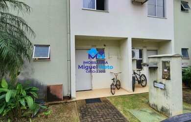 Imagem: A casa possui 3 Dormitórios, 2 Banheiros, 1 Vaga na garagem