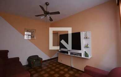 Imagem: A casa possui 3 Dormitórios, 2 Banheiros, 100m² de Área e