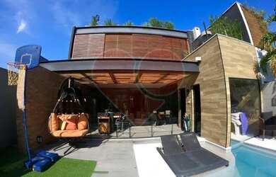 Imagem: A casa em condomínio possui 4 Dormitórios, 4 Banheiros, 2