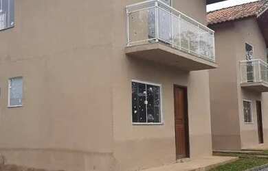 Imagem: A casa possui 2 Dormitórios, 1 Banheiro, 1 Vaga na garagem