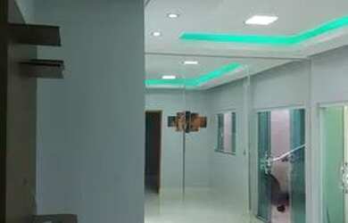 Imagem: A casa possui 3 Dormitórios, 1 Banheiro, 1 Vaga na garagem