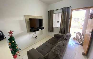 Imagem: A casa possui 2 Dormitórios, 1 Banheiro, 1 Vaga na garagem