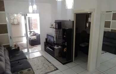 Imagem: A casa possui 3 Dormitórios, 3 Banheiros, 2 Vagas na garagem