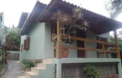 Imagem: A casa possui 3 Dormitórios, 2 Banheiros, 1 Vaga na garagem