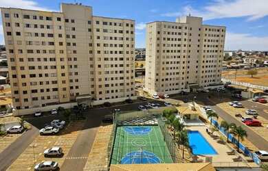 Imagem: O apartamento possui 2 Dormitórios, 1 Banheiro, 1 Vaga na garagem