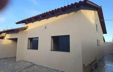 Imagem: A casa possui 2 Dormitórios, 2 Banheiros, 1 Vaga na garagem