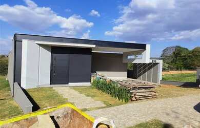 Imagem: A casa em condomínio possui 3 Dormitórios, 4 Banheiros, 2