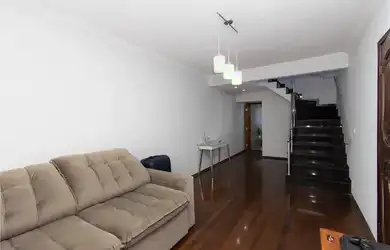 Imagem: A casa possui 3 Dormitórios, 4 Banheiros, 2 Vagas na garagem