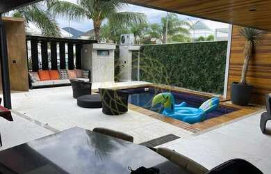 Imagem: A casa possui 4 Dormitórios, 5 Banheiros e 360m² de Área