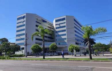 Imagem: O depósito possui 5 Vagas na garagem, 343m² de Área e está