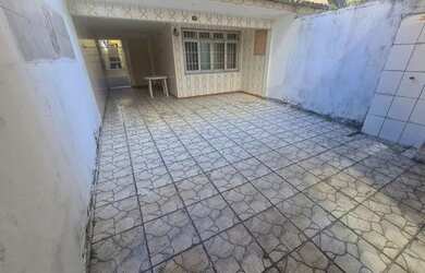 Imagem: A casa possui 2 Dormitórios, 2 Banheiros, 3 Vagas na garagem