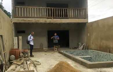 Imagem: A casa possui 1 Dormitório, 2 Banheiros, 1 Vaga na garagem