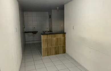 Imagem: A casa possui 1 Dormitório, 1 Banheiro e está localizado