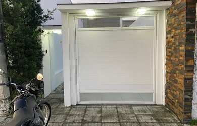 Imagem: A casa possui 3 Dormitórios, 3 Banheiros, 3 Vagas na garagem