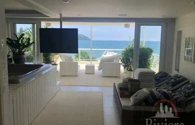 Imagem: A casa em condomínio possui 5 Dormitórios, 5 Banheiros, 3