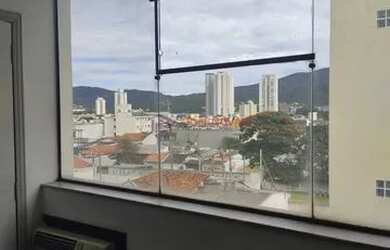 Imagem: O depósito possui 5 Vagas na garagem e 1100m² de Área e está