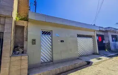 Imagem: O apartamento possui 3 Dormitórios, 1 Banheiro, 1 Vaga na garagem