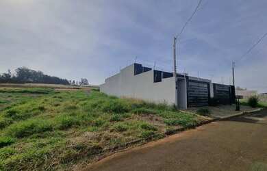 Imagem: O terreno possui 300m² de Área e está localizado em Loteamento