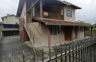 Imagem: O apartamento possui 3 Dormitórios, 1 Banheiro, 1 Vaga na garagem