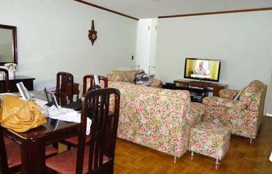 Imagem: A casa possui 3 Dormitórios, 3 Banheiros, 5 Vagas na garagem