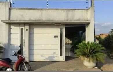 Imagem: A casa possui 3 Dormitórios, 3 Banheiros, 2 Vagas na garagem