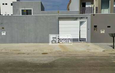 Imagem: A casa possui 3 Dormitórios, 3 Banheiros, 4 Vagas na garagem