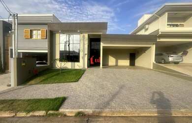 Imagem: A casa em condomínio possui 3 Dormitórios, 4 Banheiros, 2