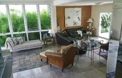 Imagem: A casa possui 5 Dormitórios, 5 Banheiros, 5 Vagas na garagem