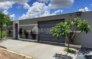 Imagem: A casa possui 3 Dormitórios, 2 Banheiros, 130m² de Área e