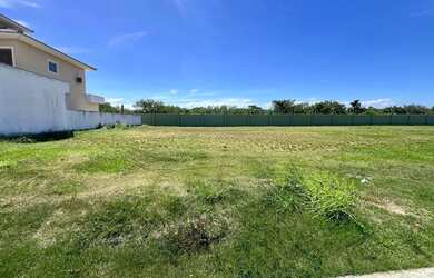 Imagem: O terreno possui 375m² de Área e está localizado em Ogiva