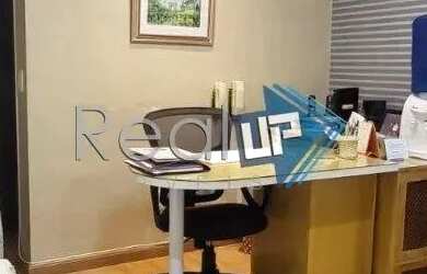 Imagem: O depósito possui 1 Vaga na garagem, 30m² de Área e está