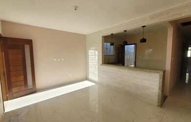 Imagem: A casa possui 2 Dormitórios, 2 Banheiros, 2 Vagas na garagem