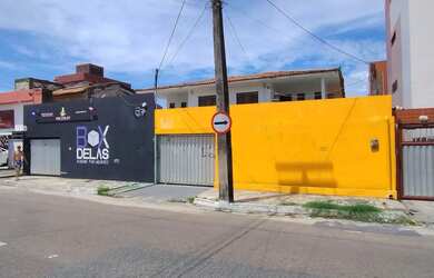 Imagem: A casa possui 4 Dormitórios, 5 Banheiros, 3 Vagas na garagem