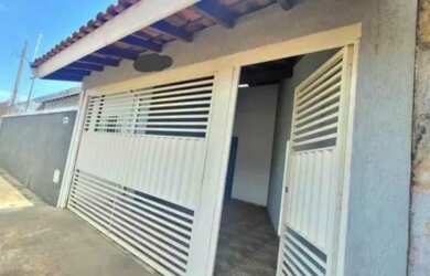 Imagem: A casa possui 2 Dormitórios e está localizado em Ceilândia