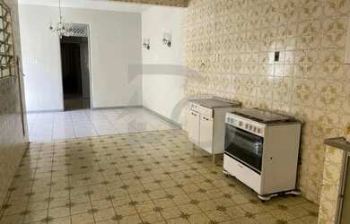 Imagem: A casa possui 5 Dormitórios, 2 Banheiros, 1 Vaga na garagem